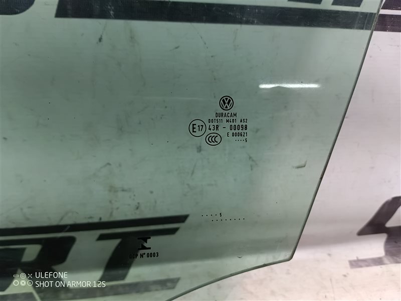 Стекло боковое Volkswagen Passat B8