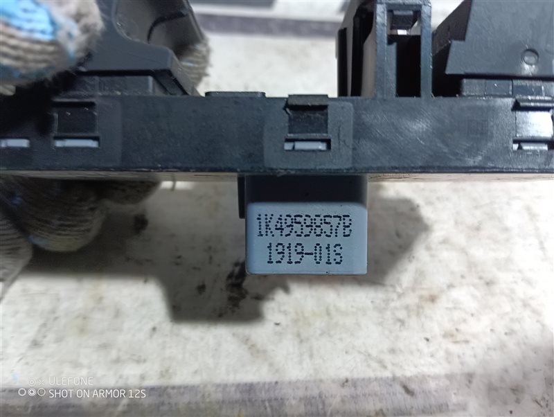 Кнопки стеклоподъемников Volkswagen Passat 2009 B6