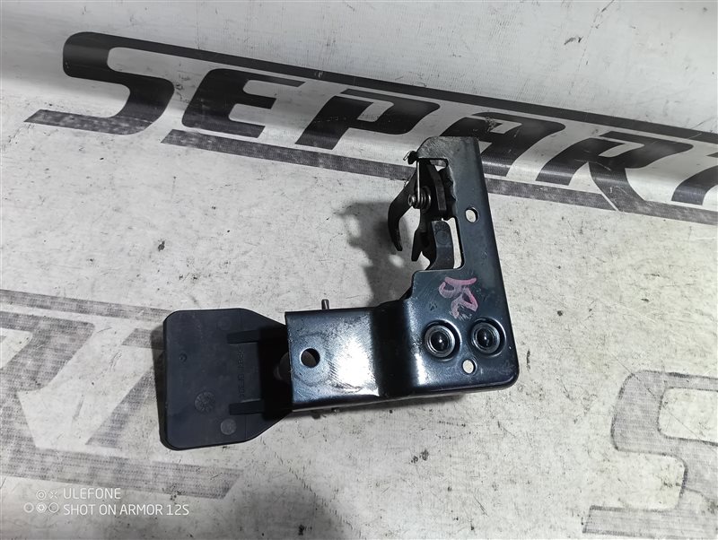 Крюк замка капота Audi A3 2009 8P