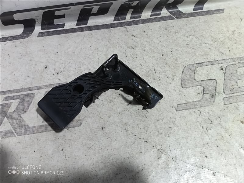 Крюк замка капота Audi A3 2009 8P