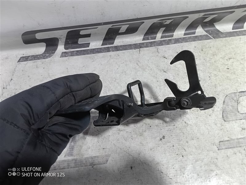 Крюк замка капота Audi A3 2009 8P