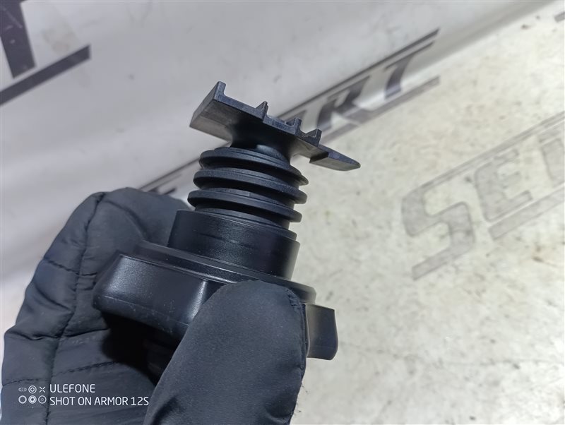 Болт крепления запасного колеса Volkswagen Passat 2008 B6