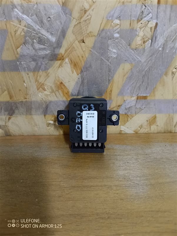Кнопка регулировки сиденья Audi Q3 2012 8U