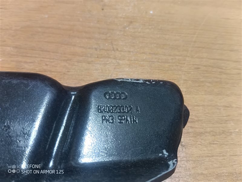 Петля капота Audi Q5 2010 8R
