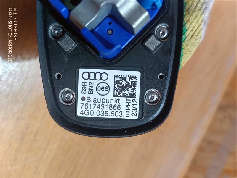 Антенна плавник Audi Q3 2012 8U