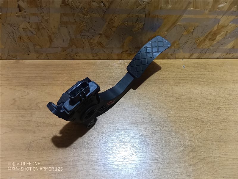 Педаль газа Audi Q5 2010 8R