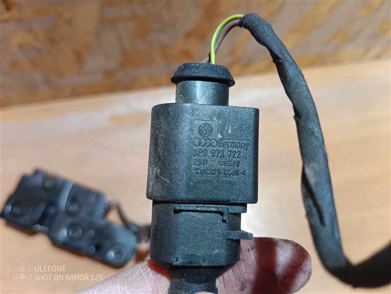 Замок капота Audi A4 2009 B8