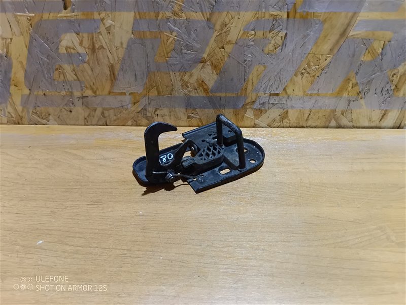 Крюк замка капота Volkswagen Passat 2006 B6