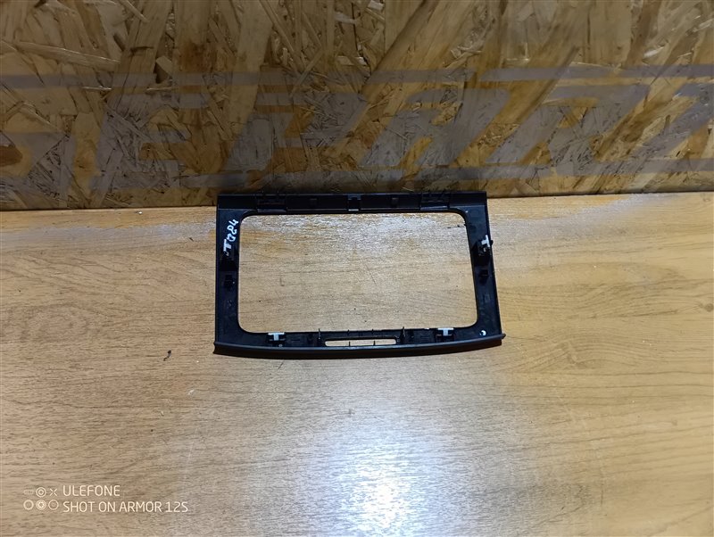 Рамка магнитолы Volkswagen Passat 2006 B6