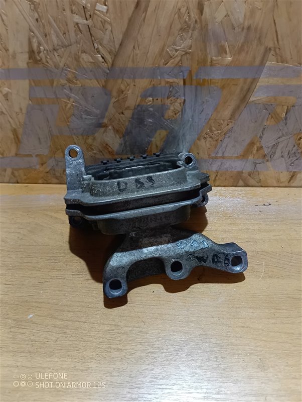 Подушка двигателя Volkswagen Passat 2009 B6