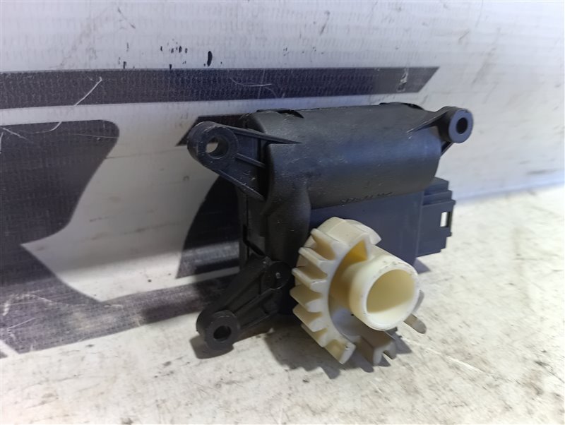 Сервопривод заслонки печки Volkswagen Passat 2006 B6