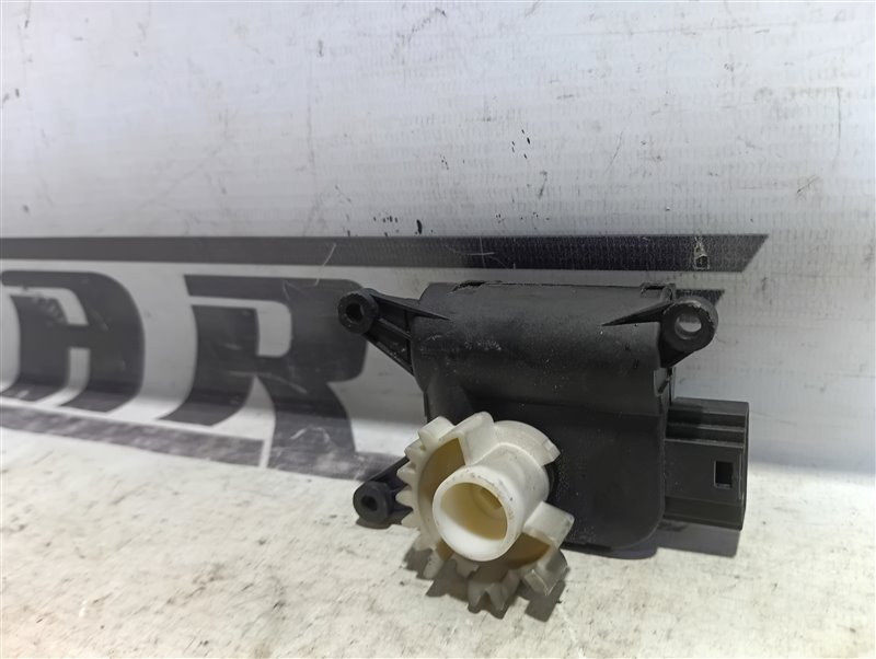 Сервопривод заслонки печки Volkswagen Passat 2006 B6