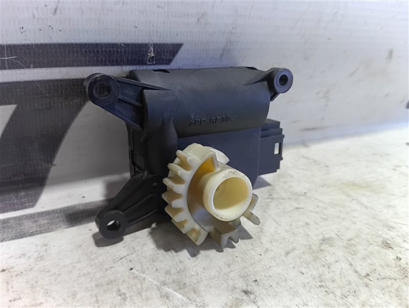 Сервопривод заслонки печки Volkswagen Passat 2009 B6