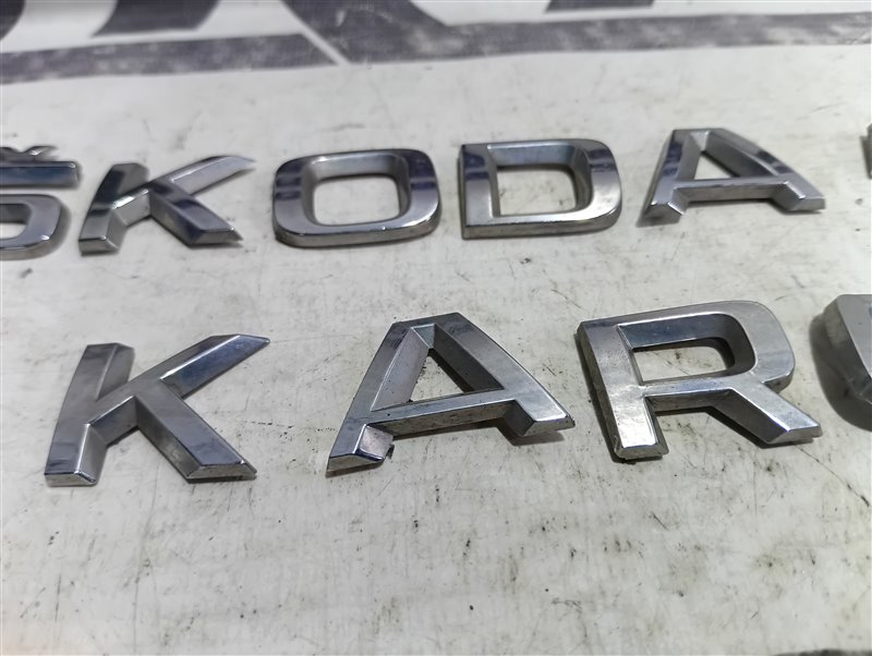 Эмблема Skoda Karoq 2018