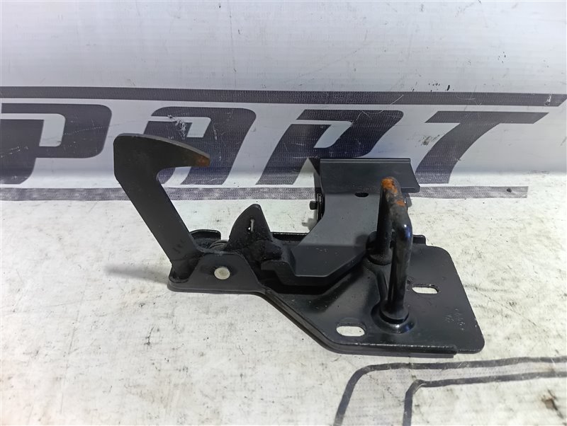 Крюк замка капота Audi Q7 2008 4L