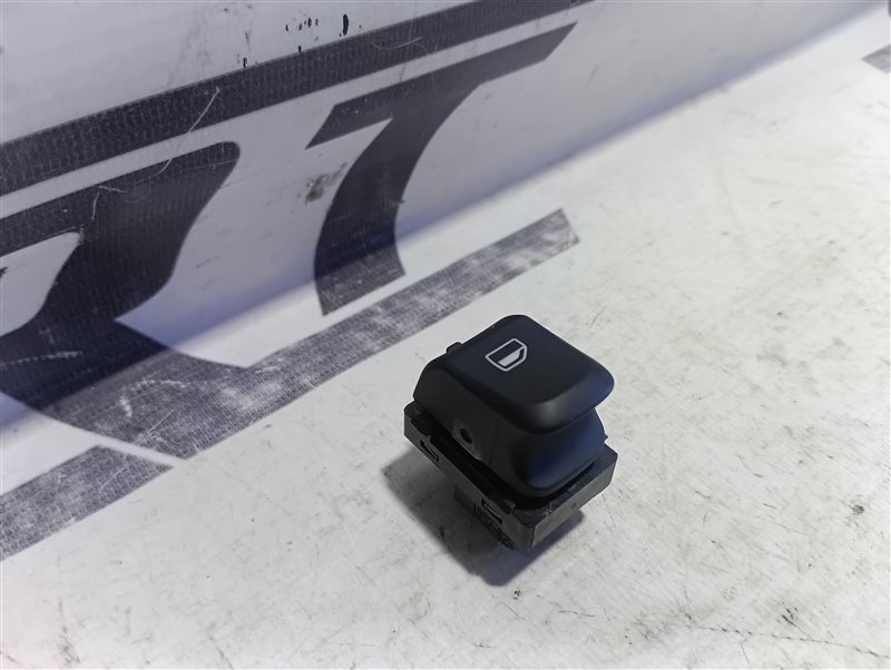 Кнопка стеклоподъемника Audi Q3 2012 8U