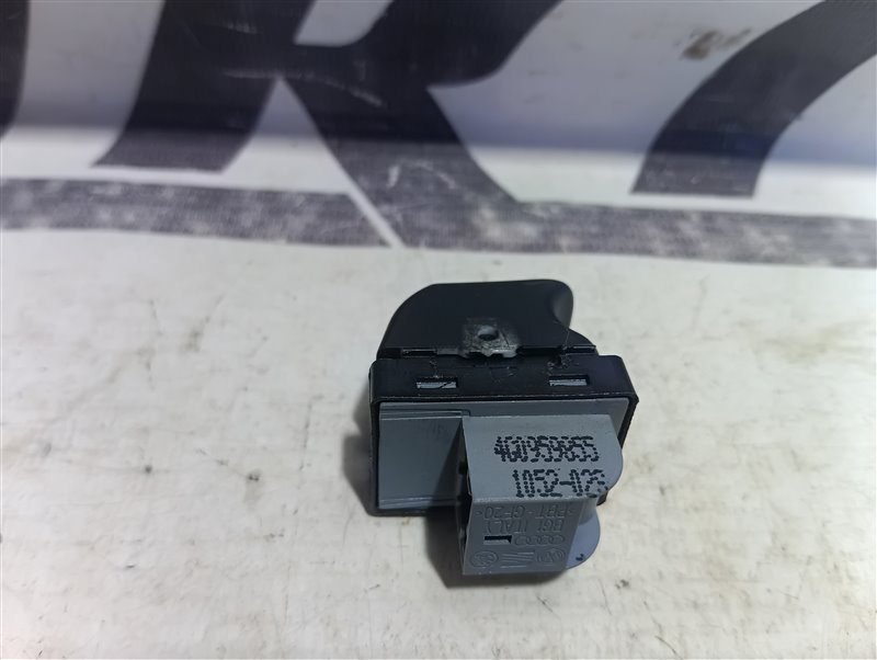 Кнопка стеклоподъемника Audi Q3 2012 8U