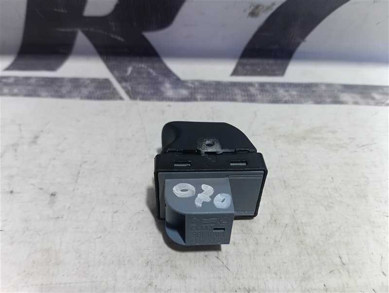 Кнопка стеклоподъемника Audi Q3 2012 8U
