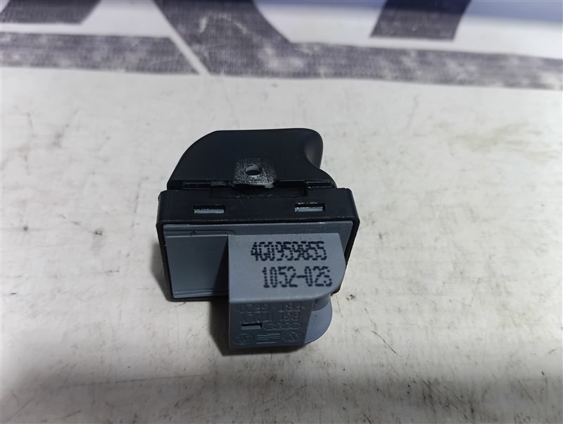 Кнопка стеклоподъемника Audi Q3 2012 8U