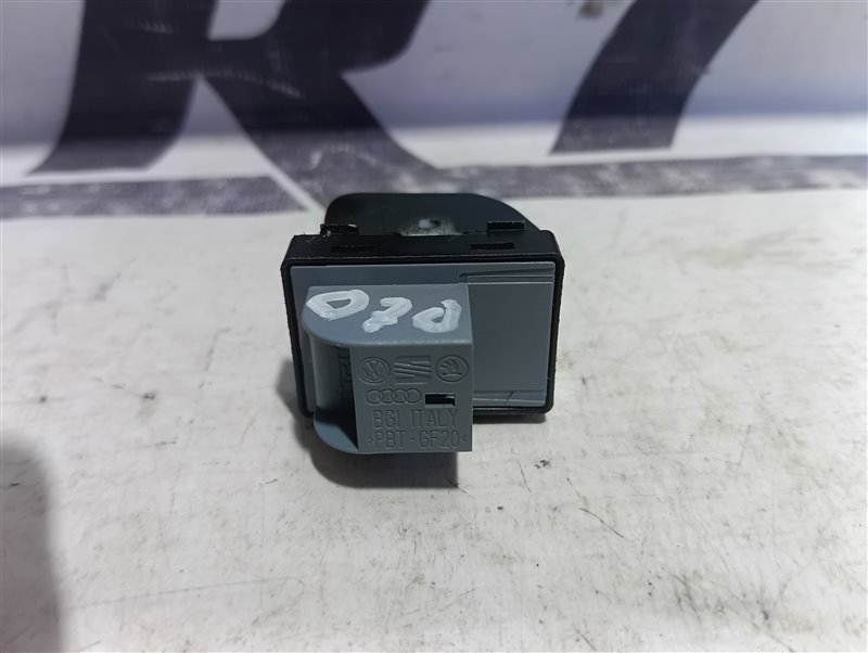 Кнопка стеклоподъемника Audi Q3 2012 8U