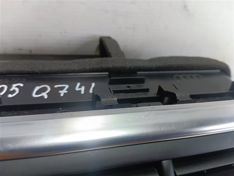 Дефлектор центральный Audi Q7 2008 4L
