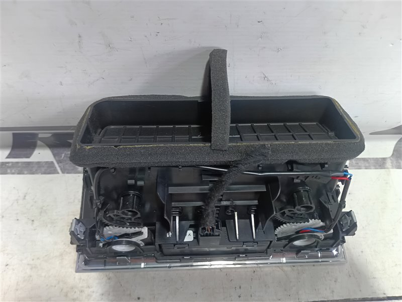 Дефлектор центральный Audi Q7 2008 4L