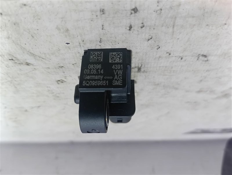 Датчик удара Audi A3 2014 8V Sedan
