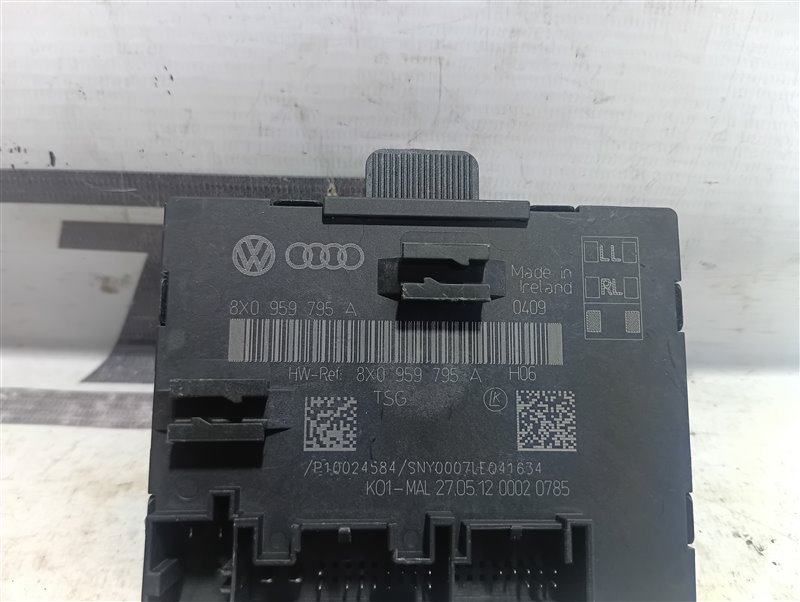 Блок управления двери Audi Q3 2012 8U