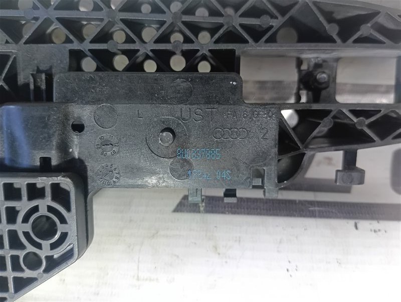 Кронштейн ручки двери Audi Q3 2012 8U