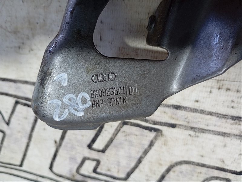 Петля капота Audi A4 2010 B8