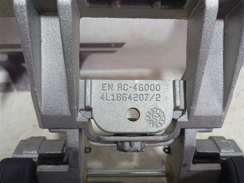 Подлокотник Audi Q7 2008 4L