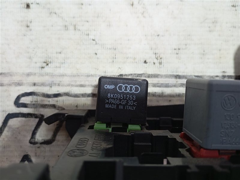 Блок реле Audi Q7 2008 4L