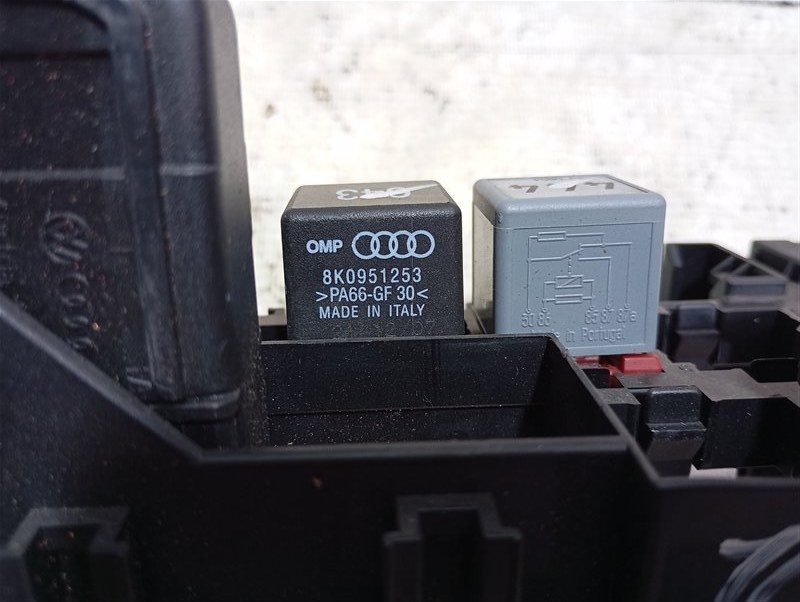 Блок реле Audi Q7 2008 4L