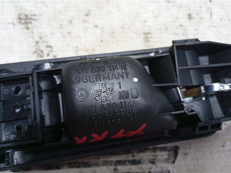 Ручка двери внутренняя Volkswagen Passat 2002 B5