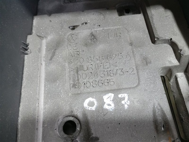 Кожух рулевой колонки Volkswagen Passat 2008 B6