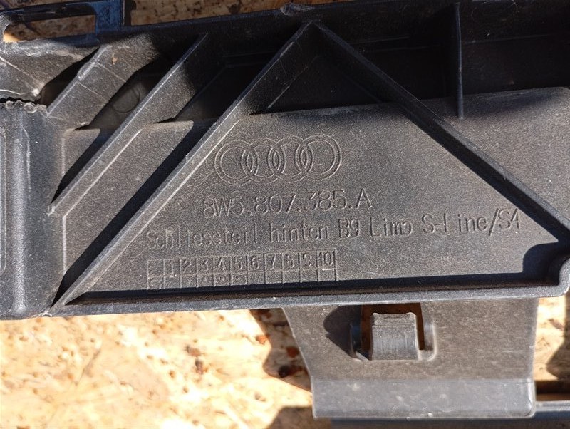 Кронштейн бампера Audi A4 2016 B9