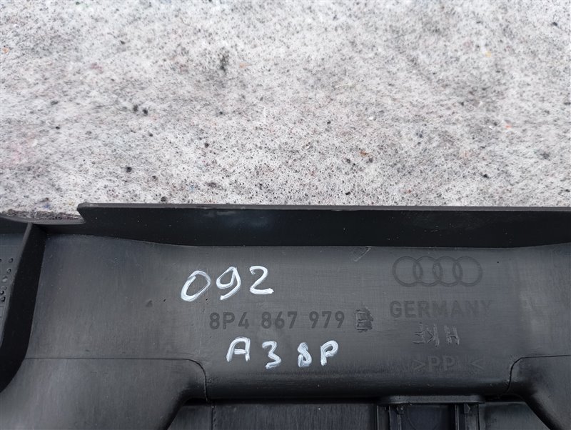 Обшивка двери багажника Audi A3 2009 8P