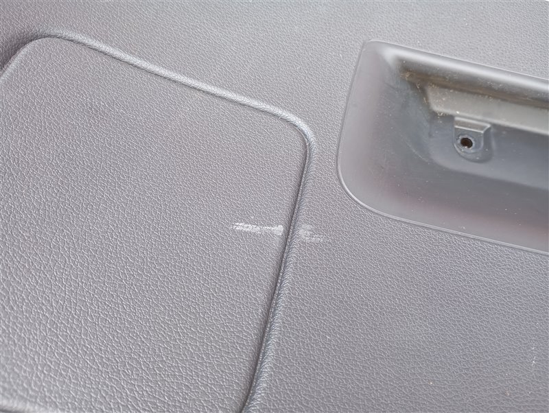 Обшивка двери багажника Audi Q7 2010 4L