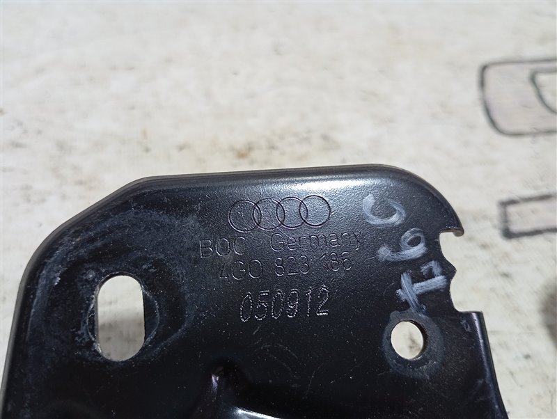 Петля замка капота Audi A6 2013 C7