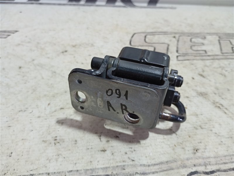 Петля двери Audi Q7 2010 4L