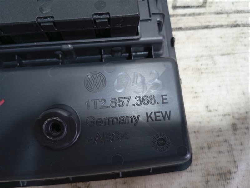 Бардачок Volkswagen Touran 2011 1T
