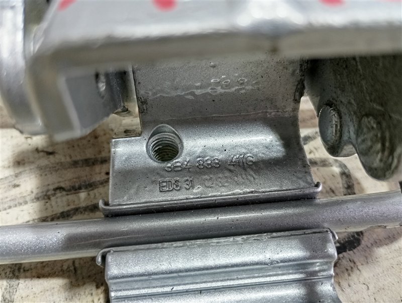 Петля двери Volkswagen Passat 2002 B5