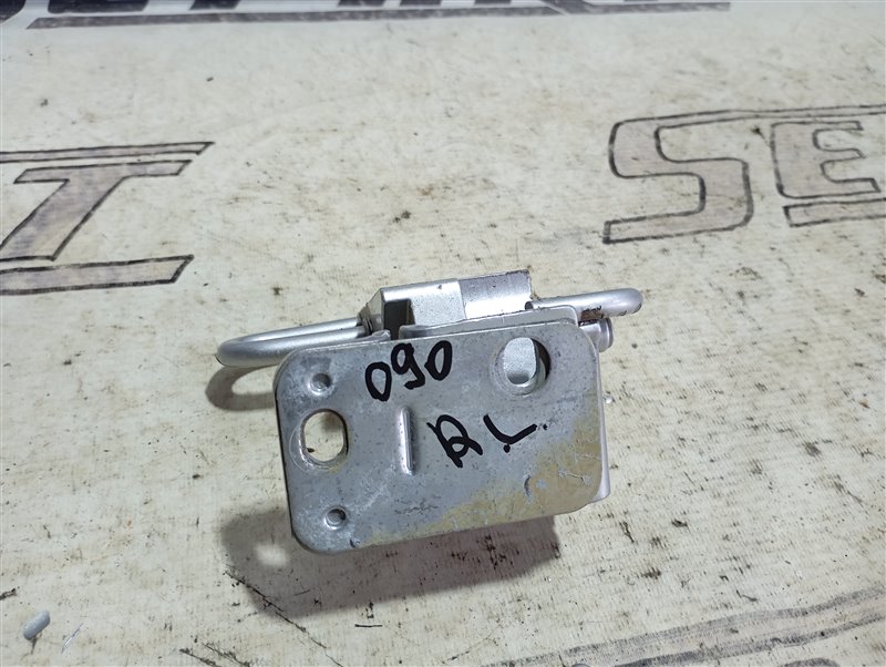 Петля двери Volkswagen Passat 2002 B5
