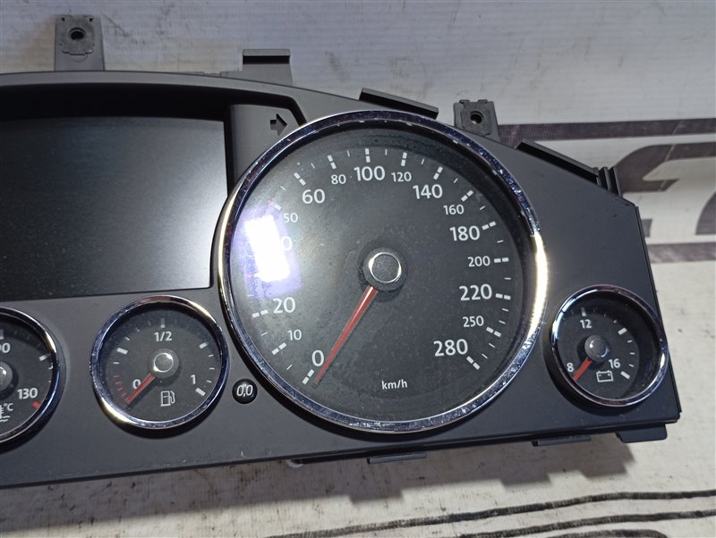 Панель приборов Volkswagen Touareg 2008
