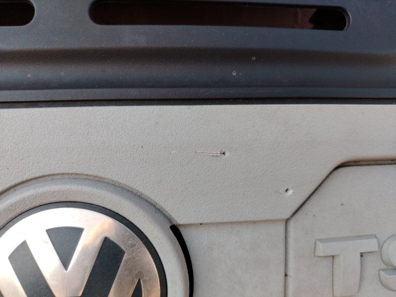 Декоративная крышка двигателя Volkswagen Tiguan 2010 5N