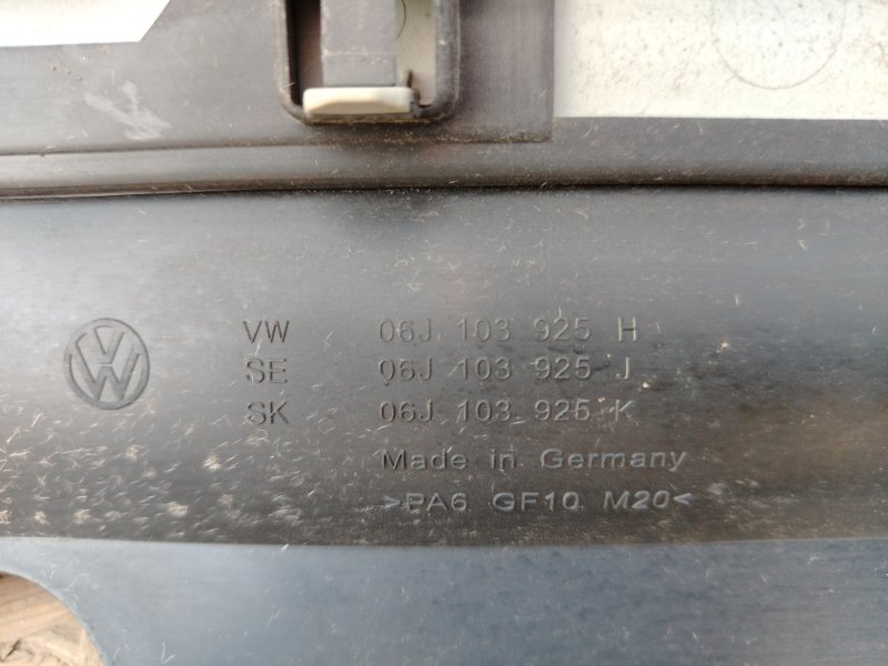 Декоративная крышка двигателя Volkswagen Tiguan 2010 5N