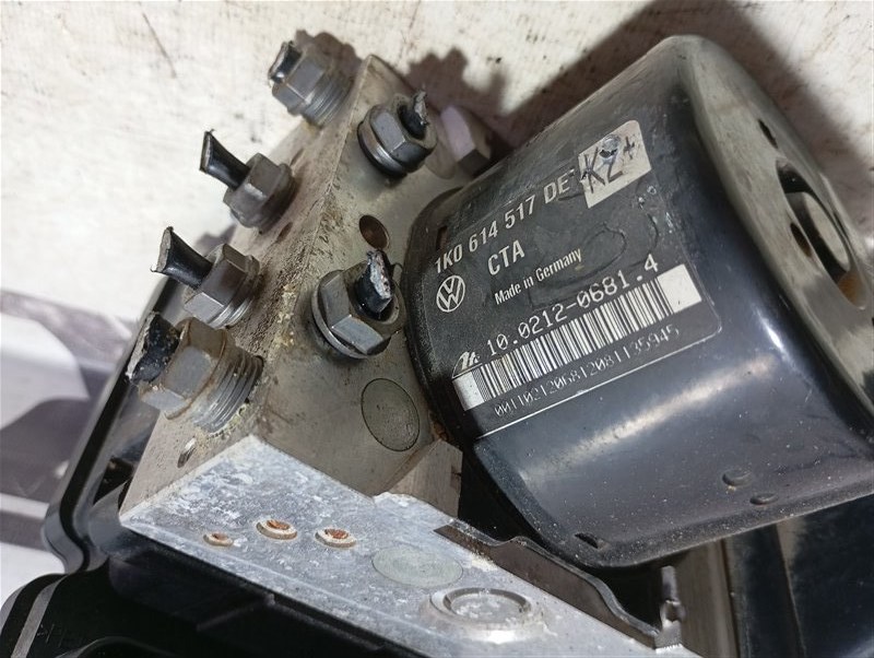 Блок ABS Volkswagen Touran 2011 1T