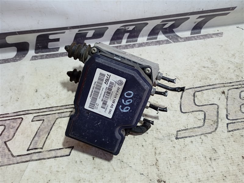 Блок ABS Volkswagen Passat 2012 B7