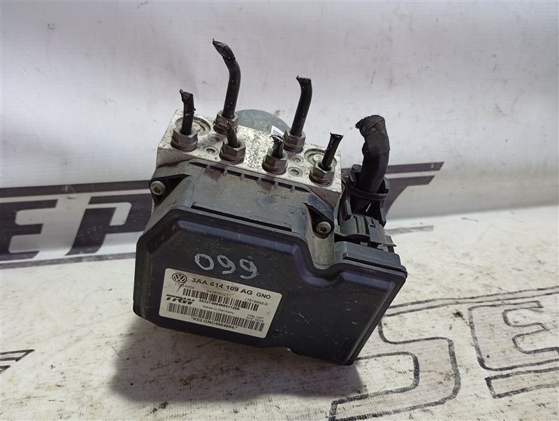 Блок ABS Volkswagen Passat 2012 B7