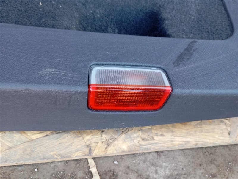 Обшивка двери багажника Volkswagen Touareg 2008